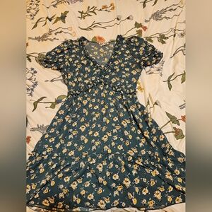 Green dress with yellow flowers 🏵